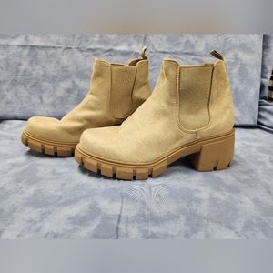 Soda women's boots Size 9. Like new